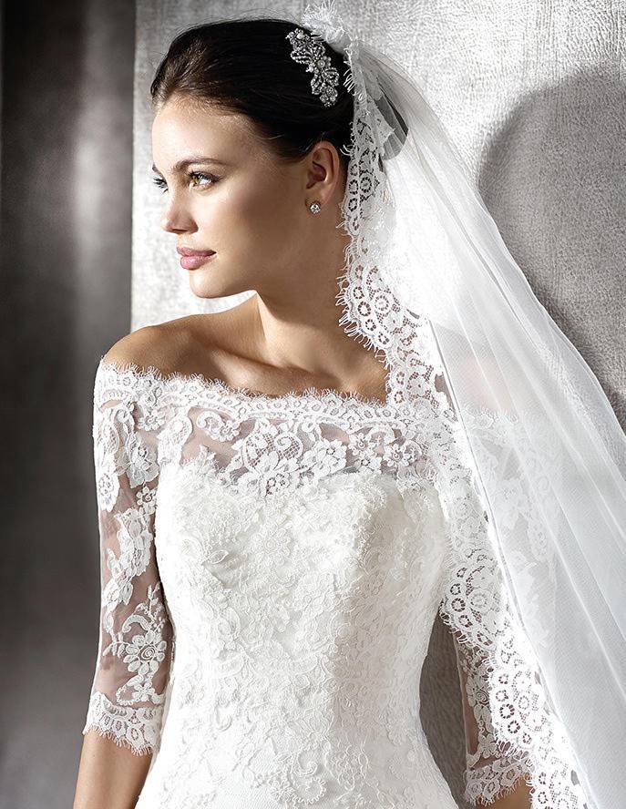 Как надевать фату невестам на свадьбу? зачем и стоит ли