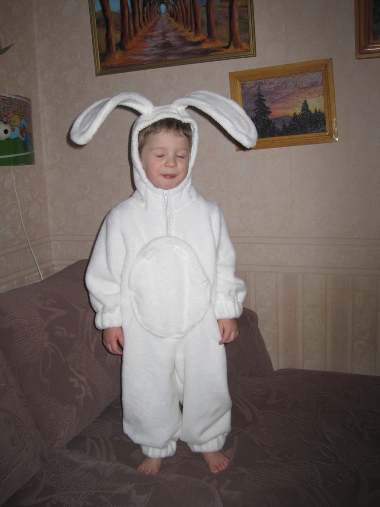 Как сделать костюм зайца в домашних условиях. легкий и универсальный новогодний наряд для детей: шьем костюм зайчика для мальчика и девочки. пошаговая инструкция по пошиву костюма зайчика