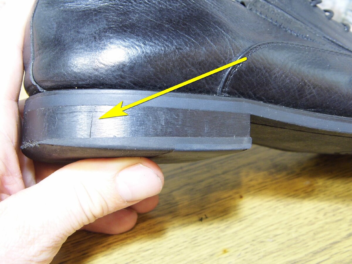 При длительном использовании подошва обуви изнашивается впр. Задник для обуви. Подошва для обуви. Подошва с задником. Ремонтные задники обуви.