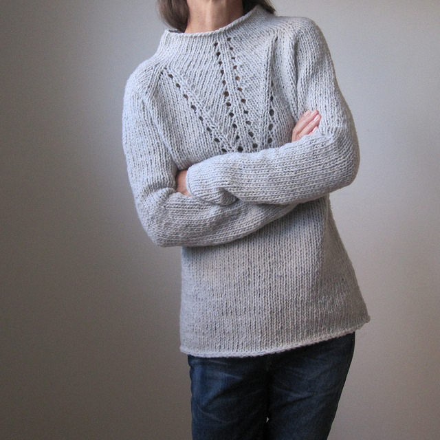 Женский свитер спицами (78 фото): схемы и узоры для начинающих с описанием вязания женского свитера регланом, сверху, молодежного, оверсайз