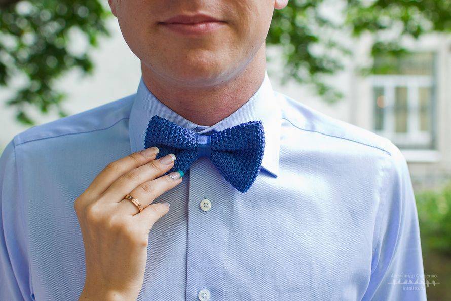 Как подобрать галстук-бабочку к синему костюму?
