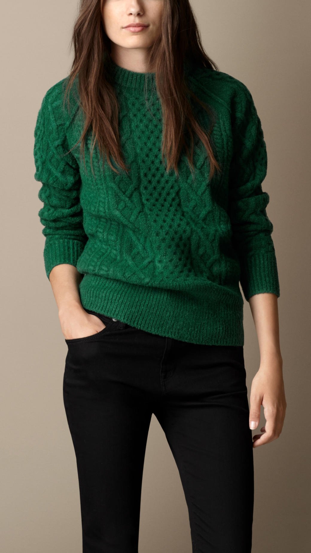 Темно зеленый свитер женский