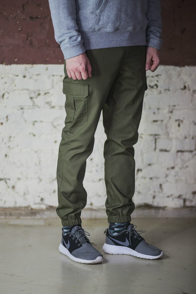 Как называются штаны с резинкой внизу мужские? как называются мужские брюки с резинкой внизу