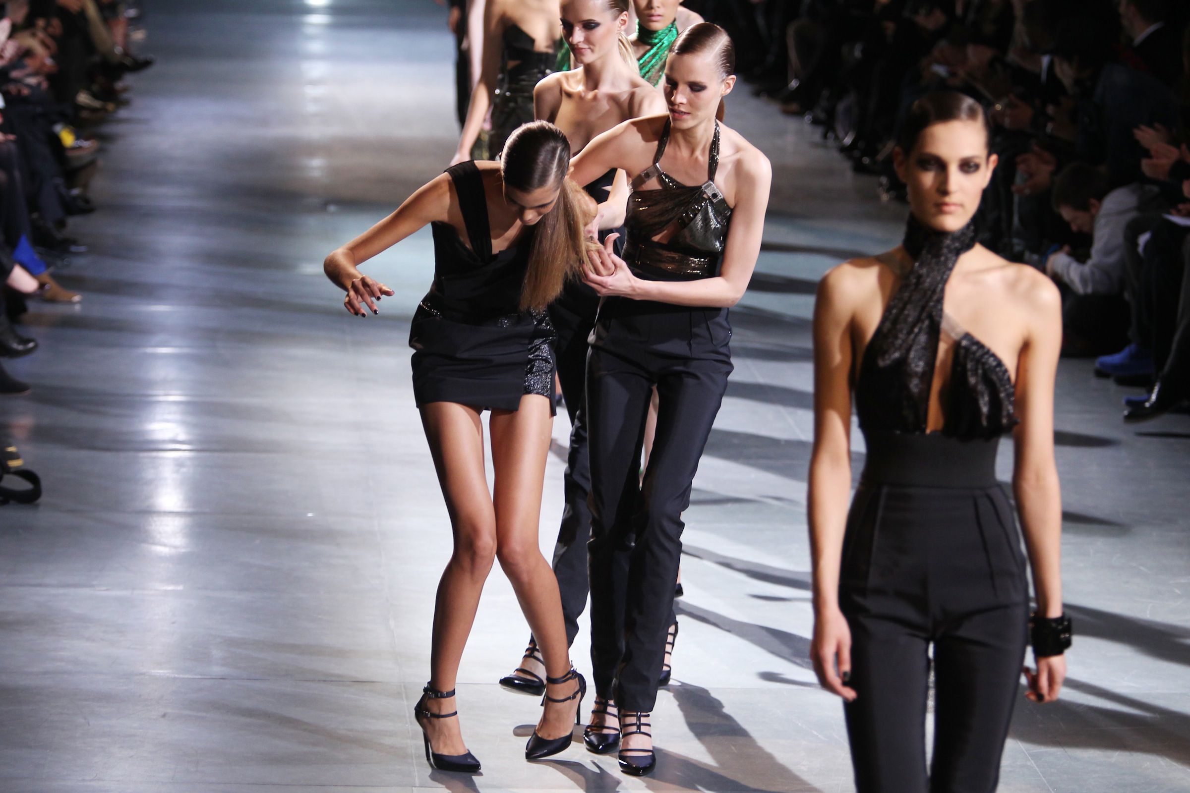 Почему модели должны быть худыми и высокими: преимущества для модной индустрии