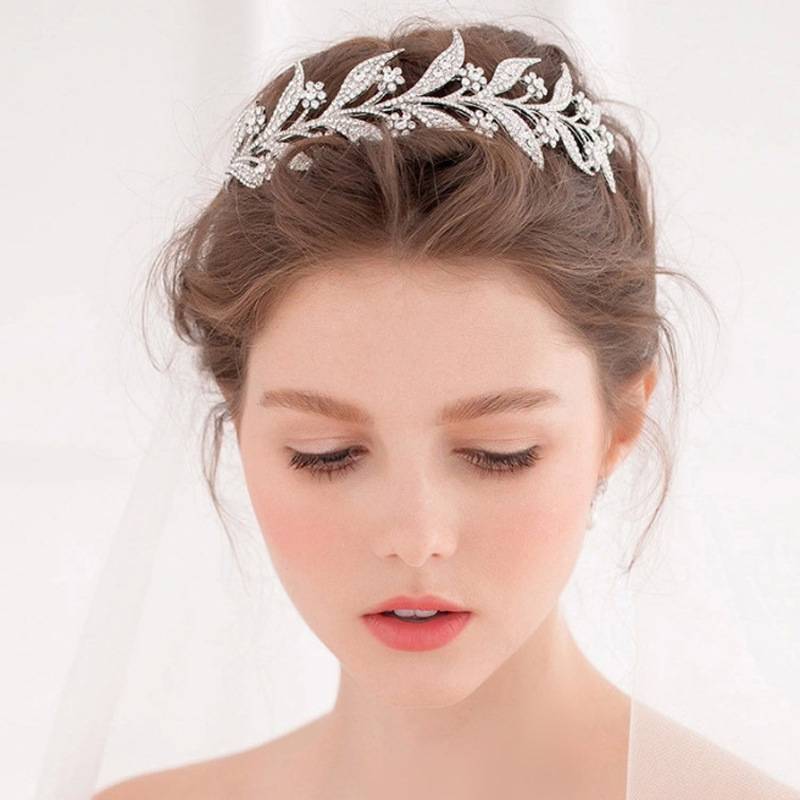 Свадебные украшения на голову невесты: какие выбрать, как носить и с чем сочетать