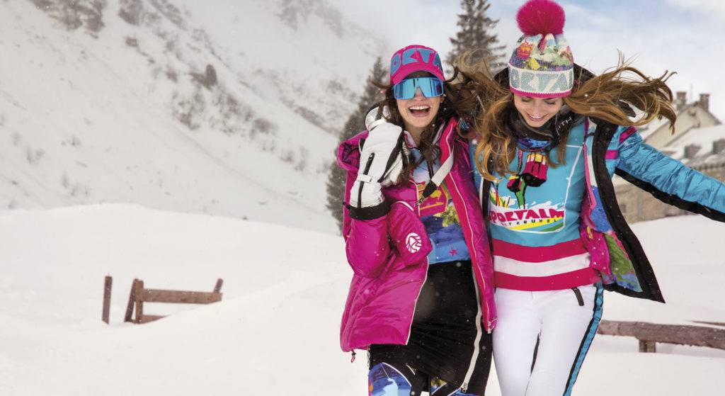 Едем кататься на горных лыжах: подбор одежды и аксессуаров к ней