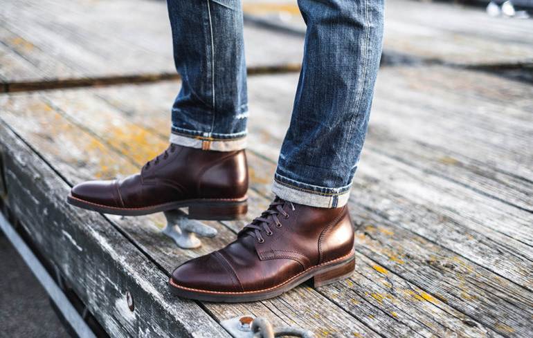 Какую обувь носить с джинсами мужчинам: экспериментируем с обувью
