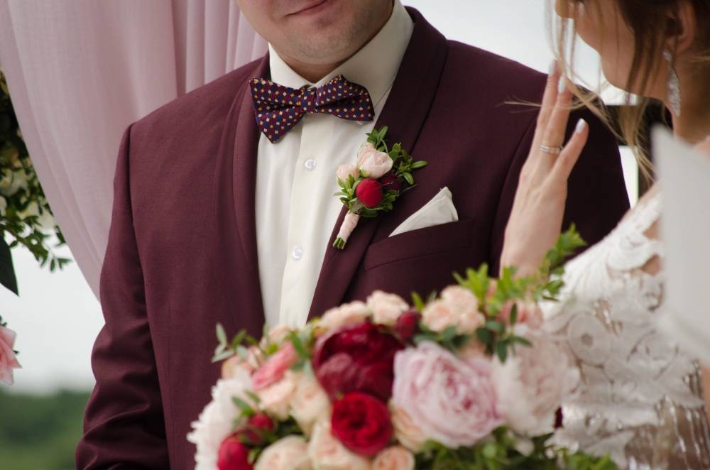Как выбрать свадебный костюм жениху по цвету, фигуре, фасону