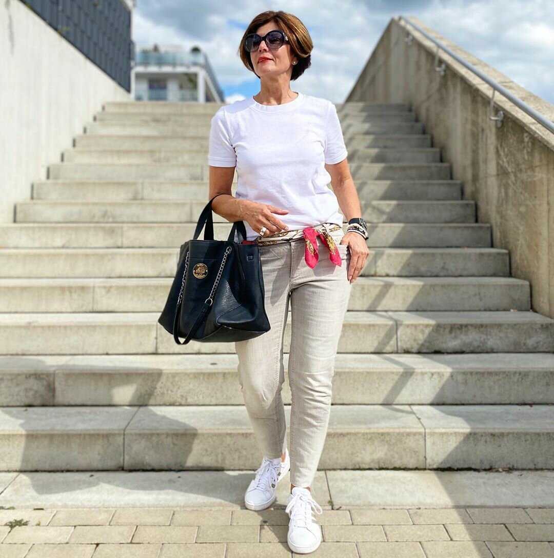 Белые джинсы: 29 фото, с чем носить в 2022
