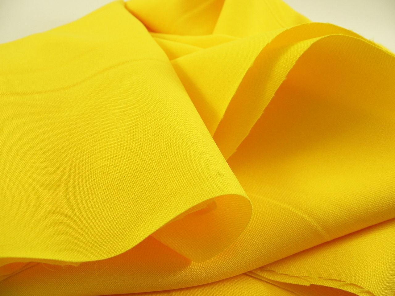 Желтые х б. Желтая ткань. Желтый цвет ткань. Габардин ткань желтый. Ткань хб желтая.
