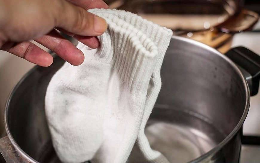 Как отстирать белые носки от грязи в домашних условиях, действенные лайфхаки
