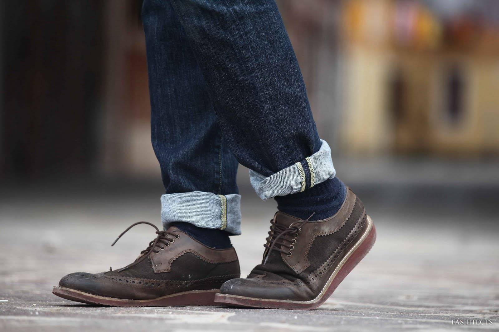 Как мужчинам носить высокие ботинки с джинсами: идеи модных осенних луков