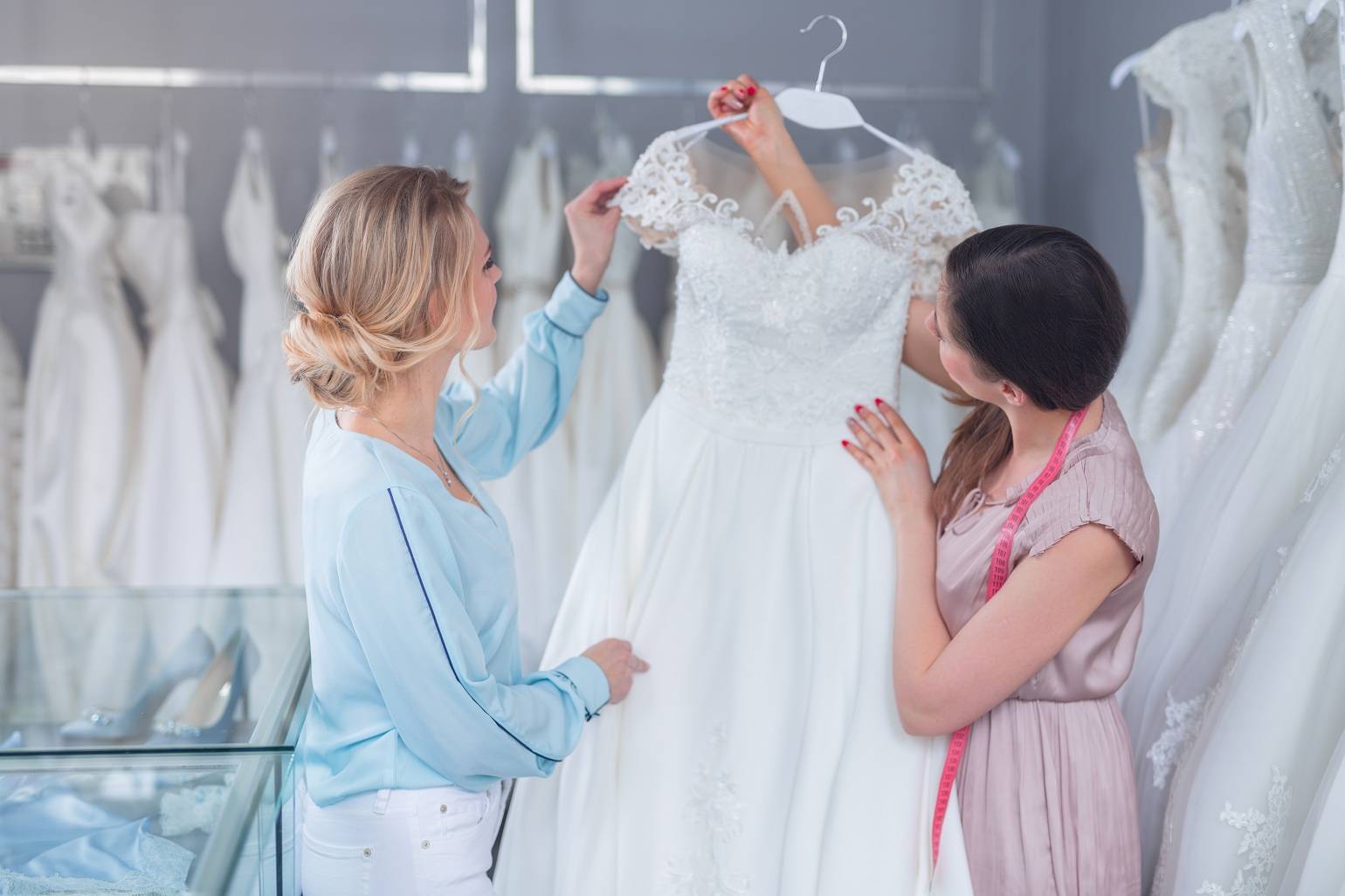 Как правильно постирать свадебное платье в домашних условиях