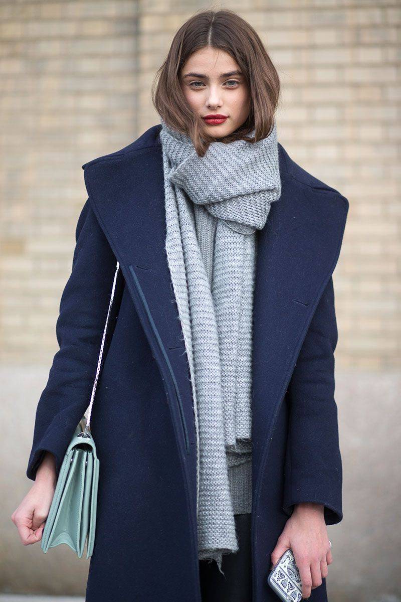 Как красиво носить шарф с пальто: фото и тильные советы