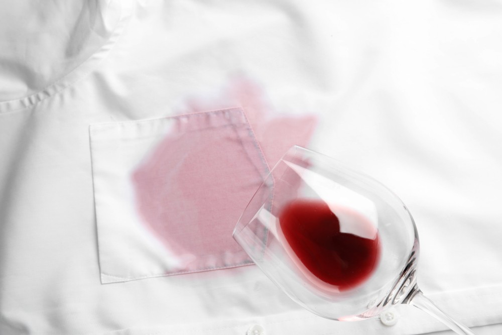 Как вывести пятно свежее и застарелое пятно от вина – проверенные методы и средства