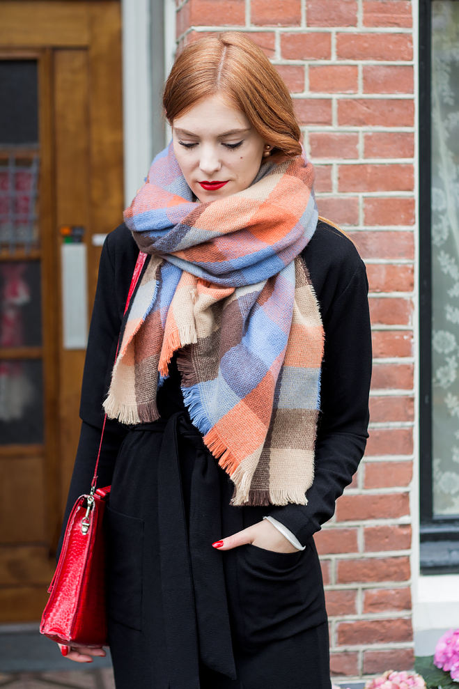 Как носить шарф с пальто: 10 красивых способов (фото)