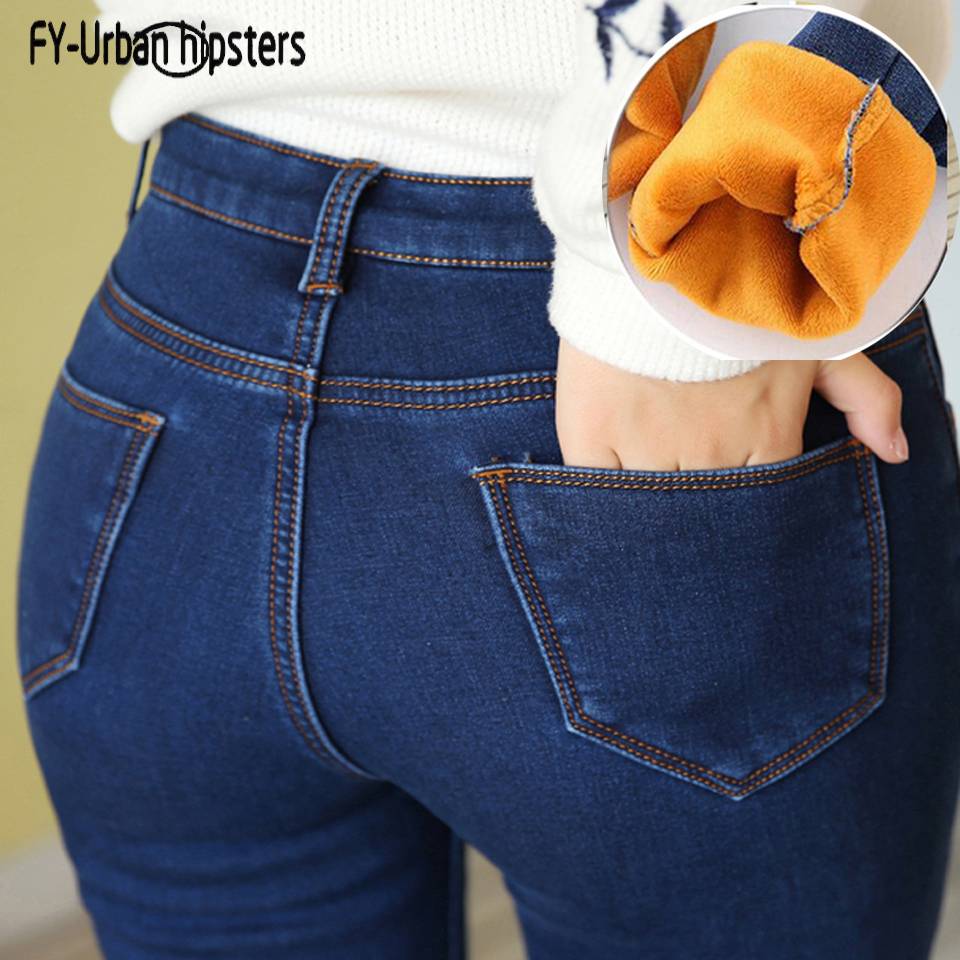 Женские образы с джинсами осень-зима 2022/2023