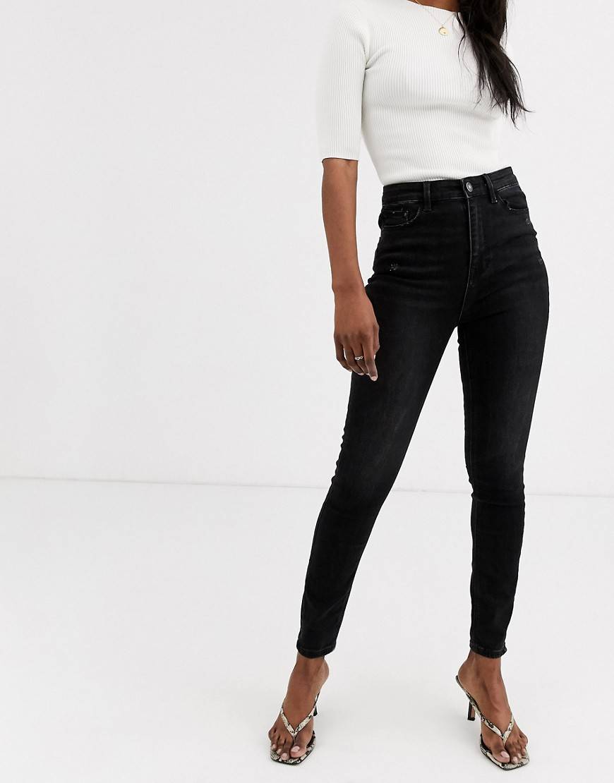 Черные джинсы: с чем носить в 2019