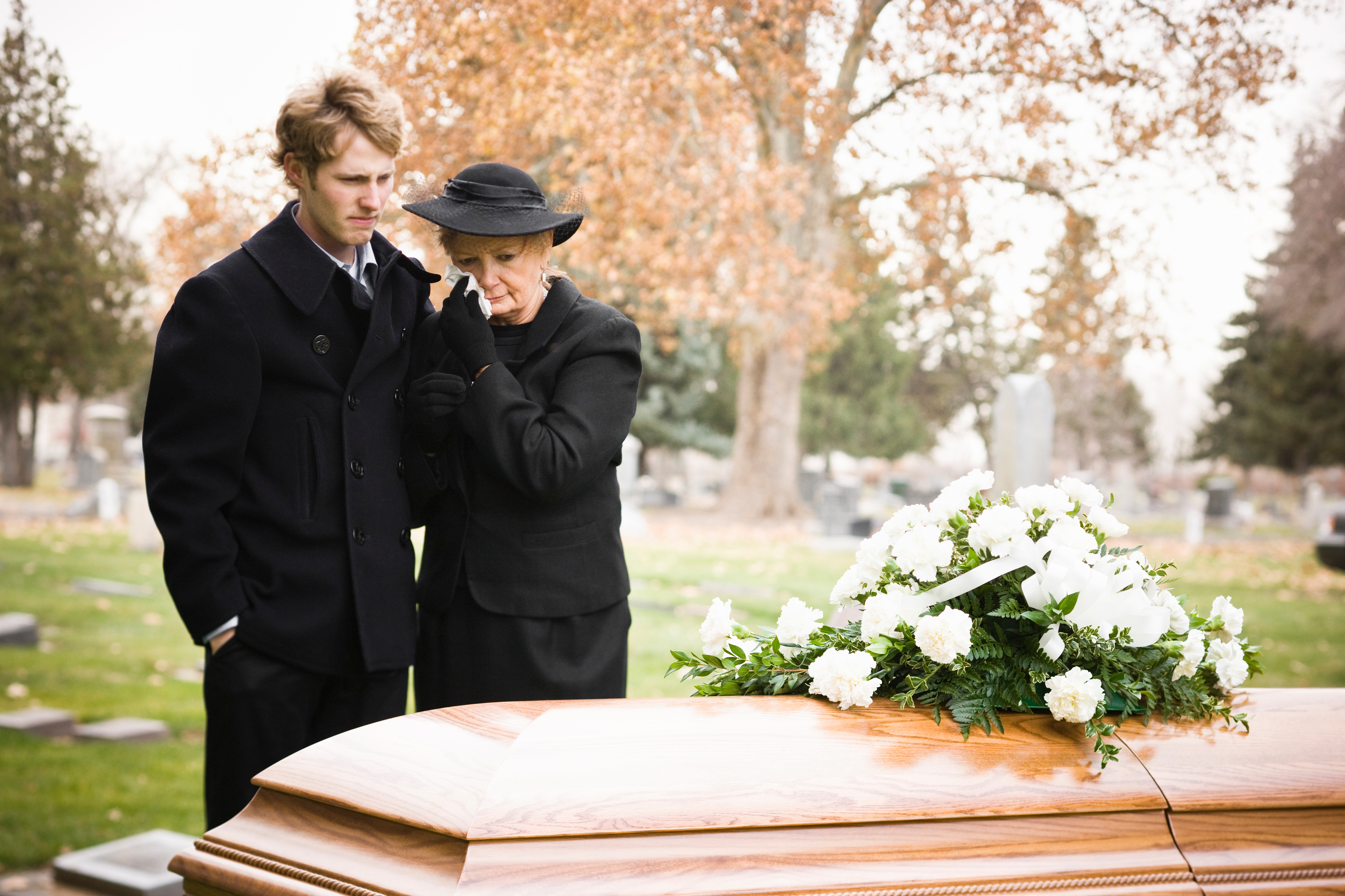 Что нельзя делать в день похорон родственника: приметы