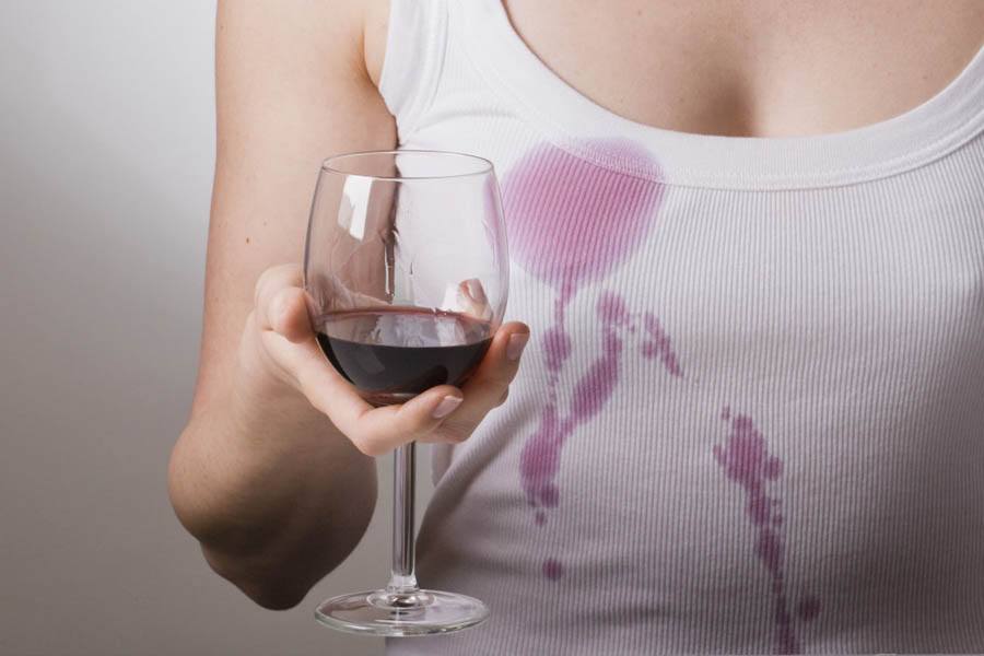 Как вывести пятно от красного вина (на белом, цветном, с шелка, хлопка)?