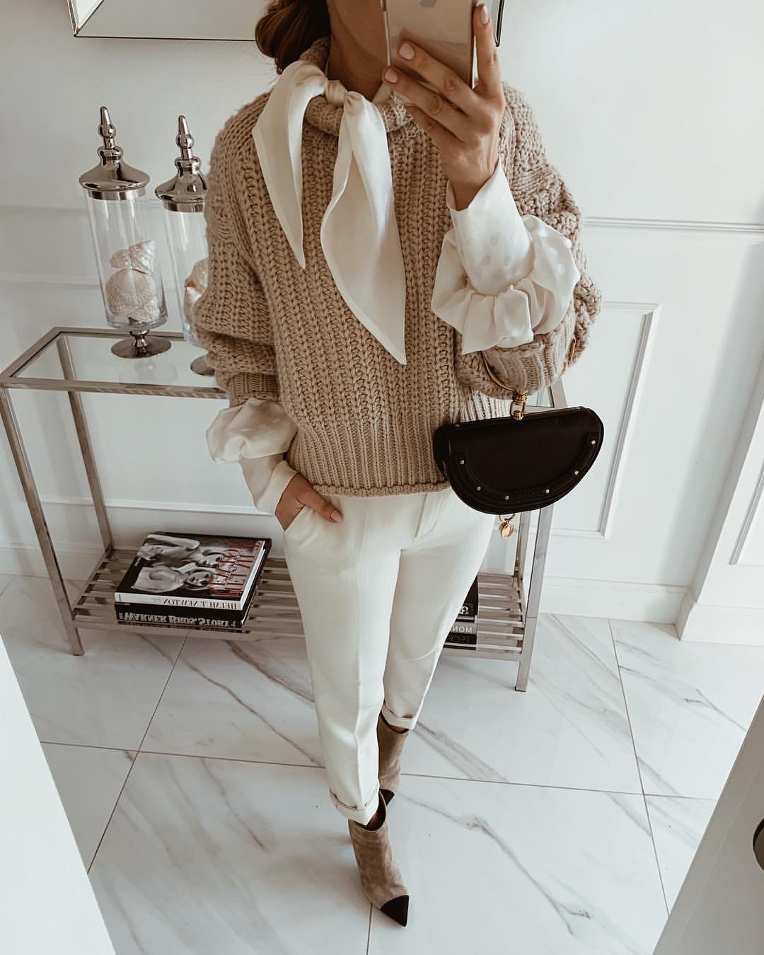 Стильные луки с белым свитером