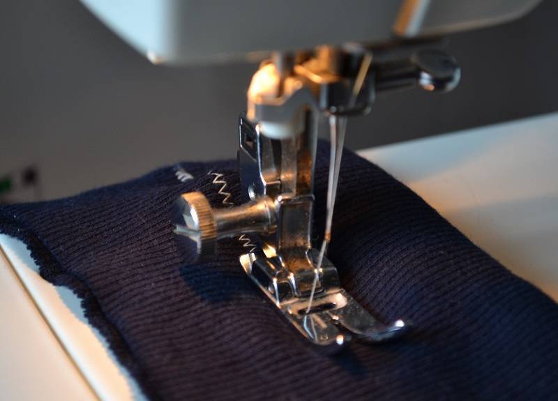 Как шить трикотаж на швейной машине — школа шитья armalini