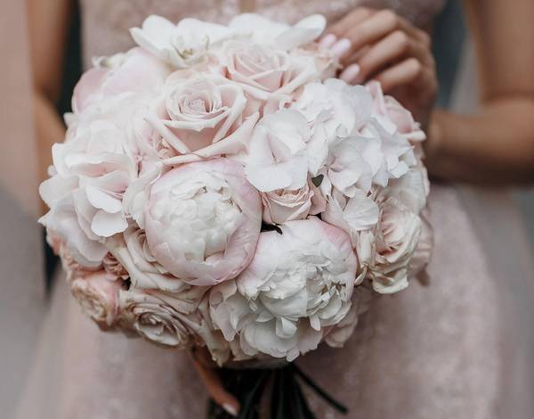 Как выбрать свадебный букет невесты: варианты, какие цветы должны быть в букете