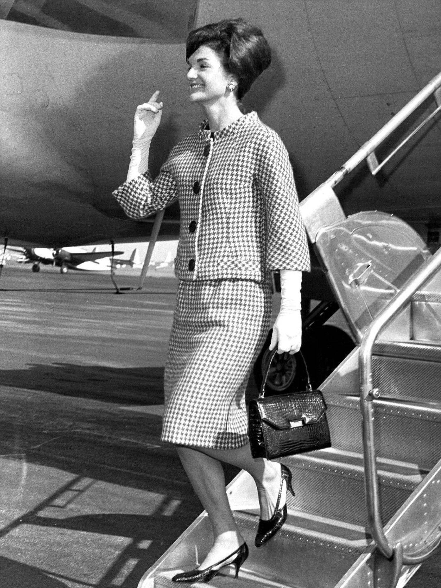 Мода 45 года для женщин. Джеки Кеннеди стиль. Джеки Кеннеди 1960.