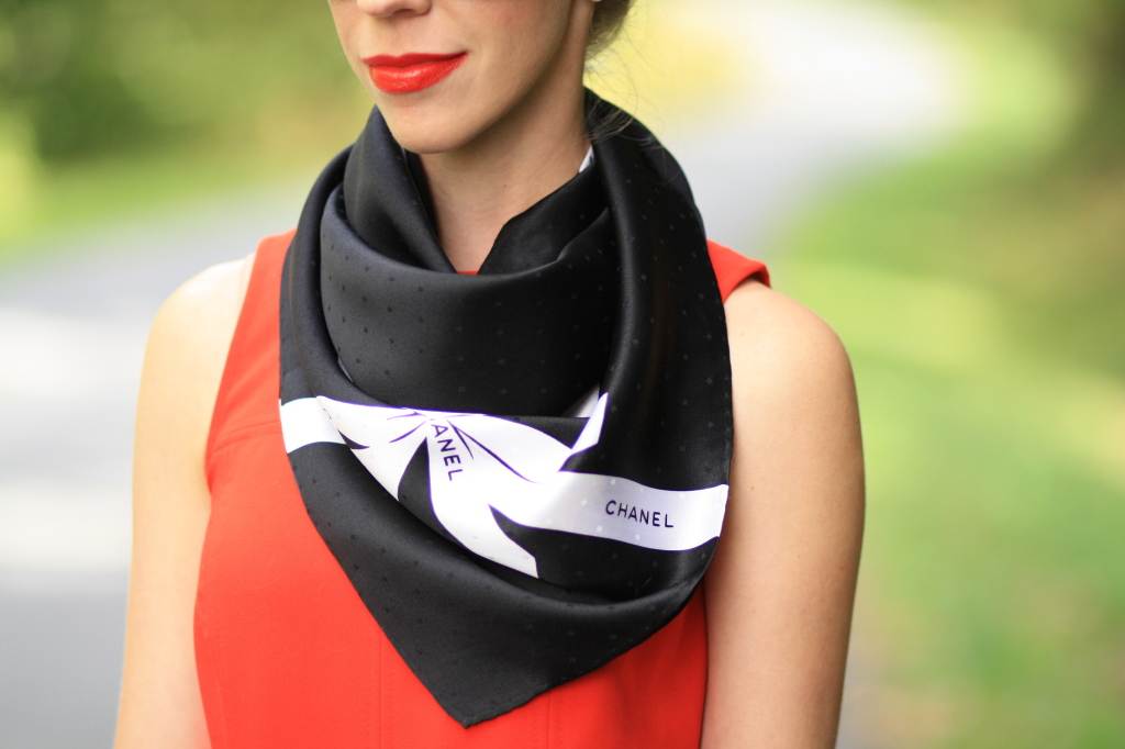 Как завязать шейный платок: стильные решения под разные настроения