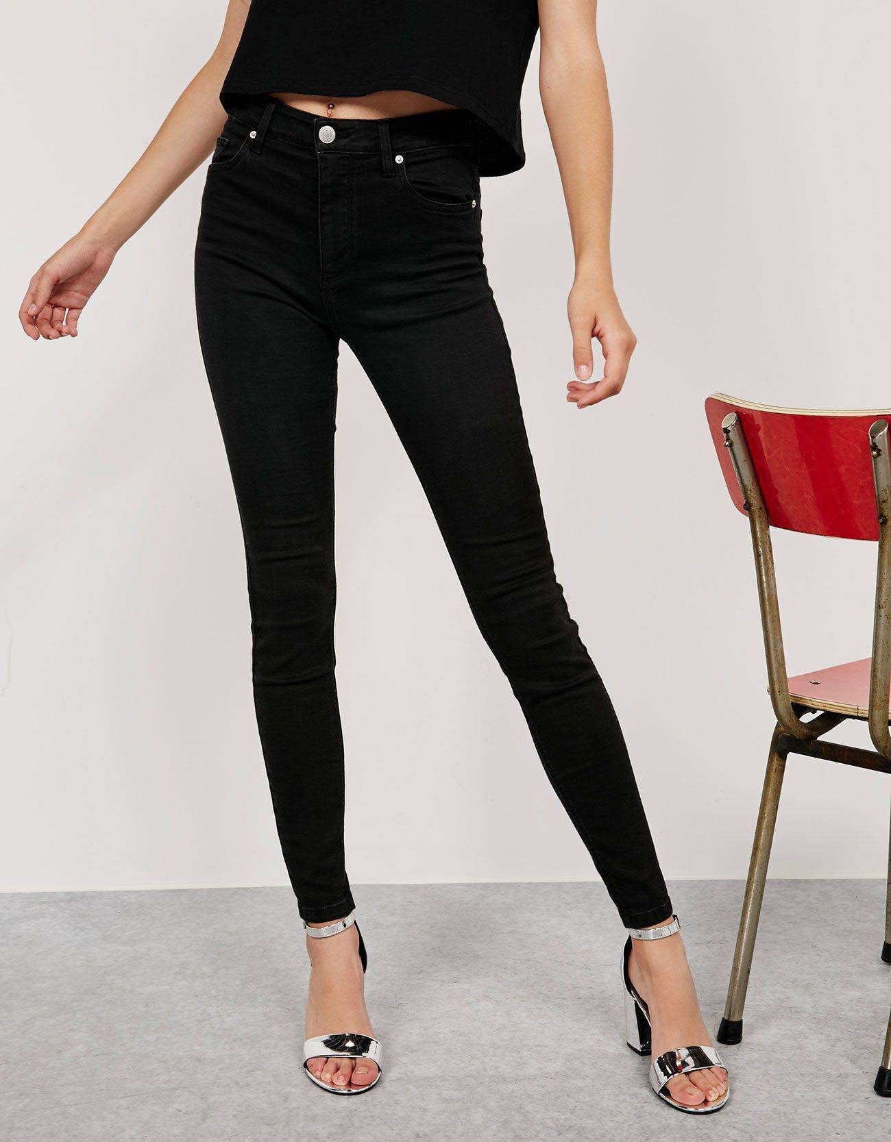 Что одеть с черными джинсами: 9 стильных образов | lifepodium