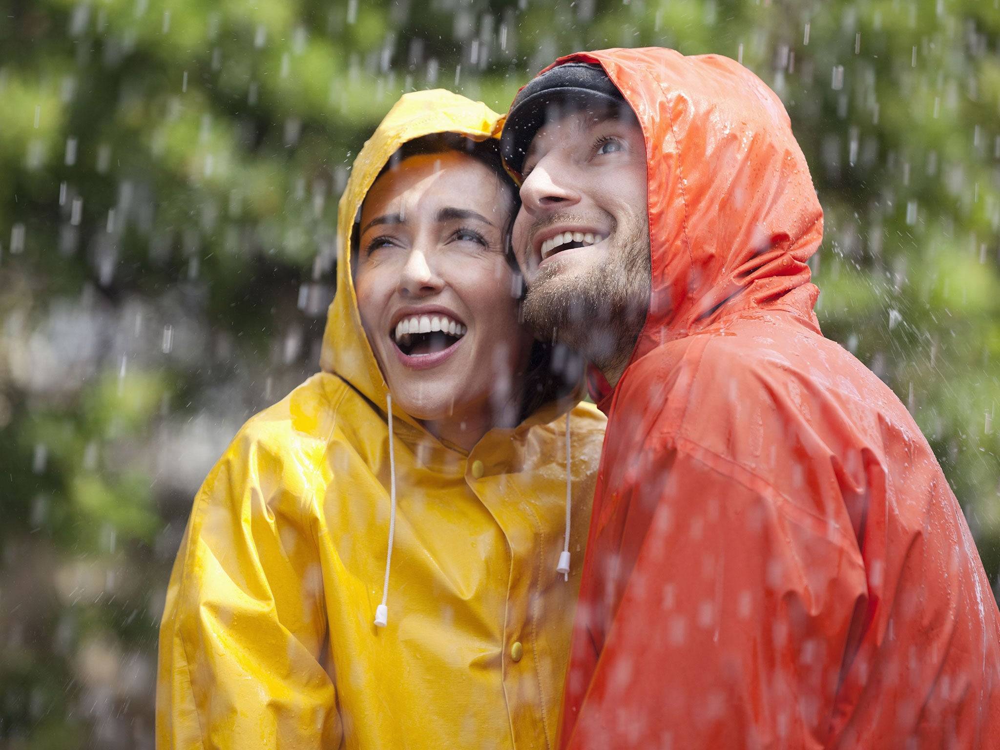 Мокрое дело: как выбирать и носить дождевики