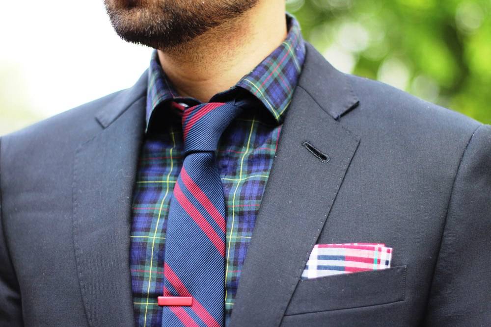 Какой длины должен быть галстук – этот вопрос интересует многих мужчин, которые хотят грамотно носить данный стильный аксессуар