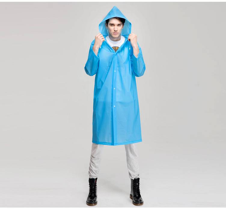 Мокрое дело: как выбирать и носить дождевики — furfur