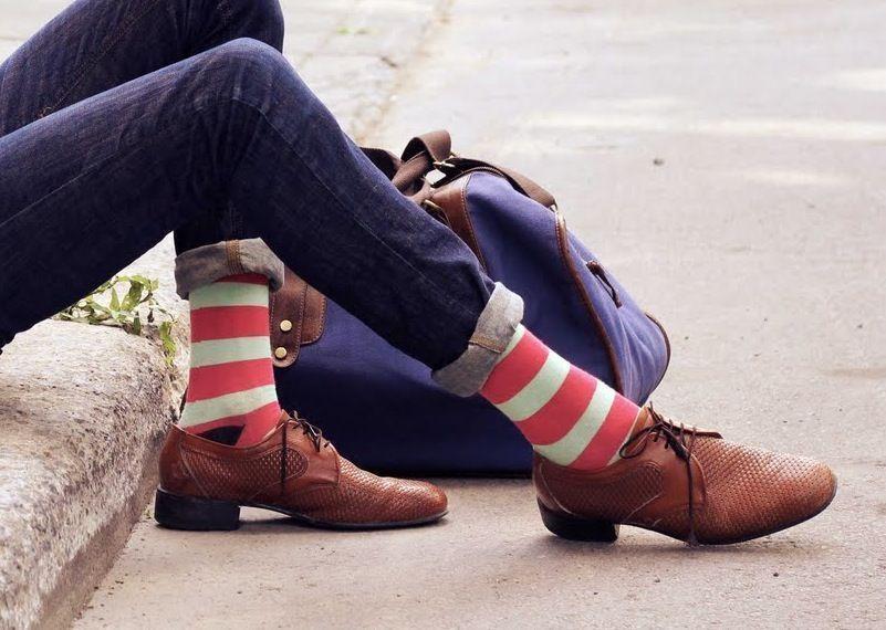 С чем носить цветные женские носки — преимущества и особенность женских носков с принтом