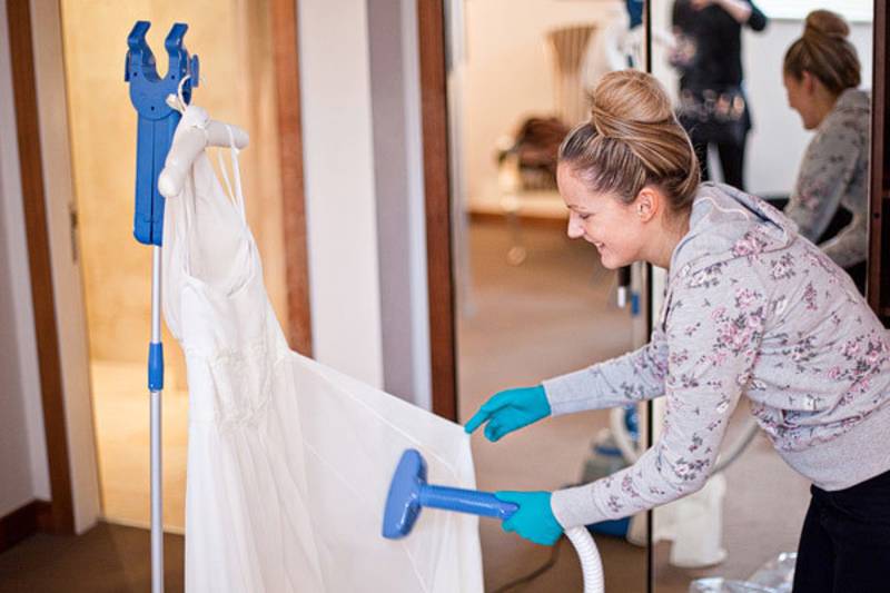 Как постирать и почистить свадебное платье в домашних условиях