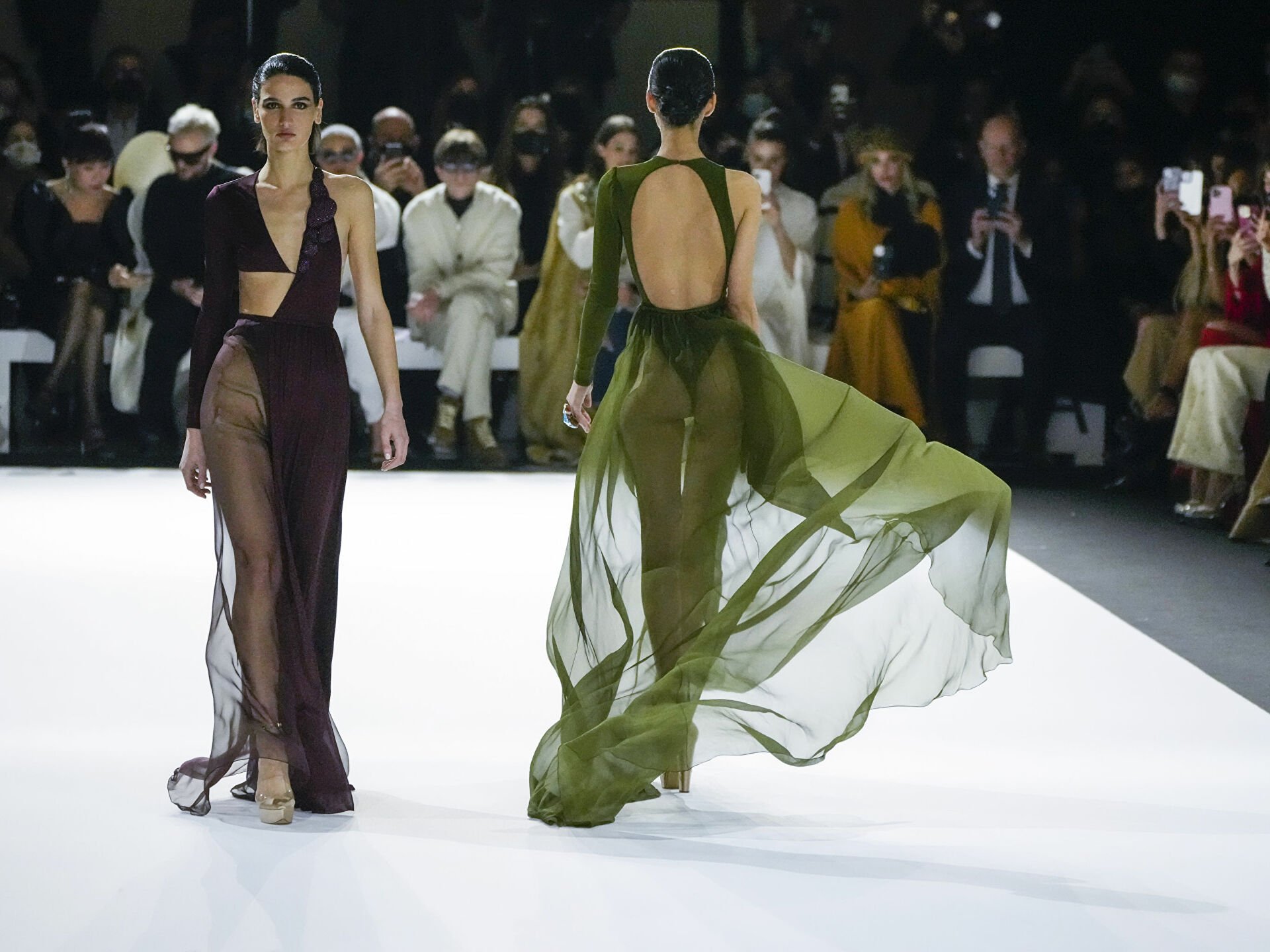 Модное фото 2022. Stephane Rolland 2022. Stephane Rolland Haute Couture 2022 Summer. Stephane Rolland Haute Couture Spring Summer 2022. Неделя высокой моды в Париже 2022.