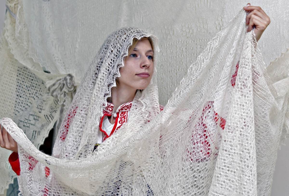 Из чего вяжут оренбургские пуховые платки: какой пух и основа используется для разных видов платков