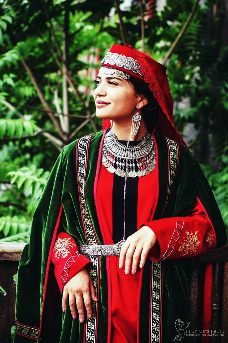 Азейбарджан национальный костюм женщины