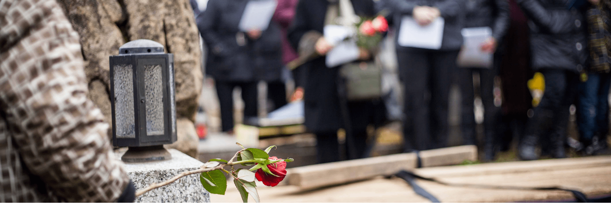 Приметы на похоронах: чего нельзя делать
