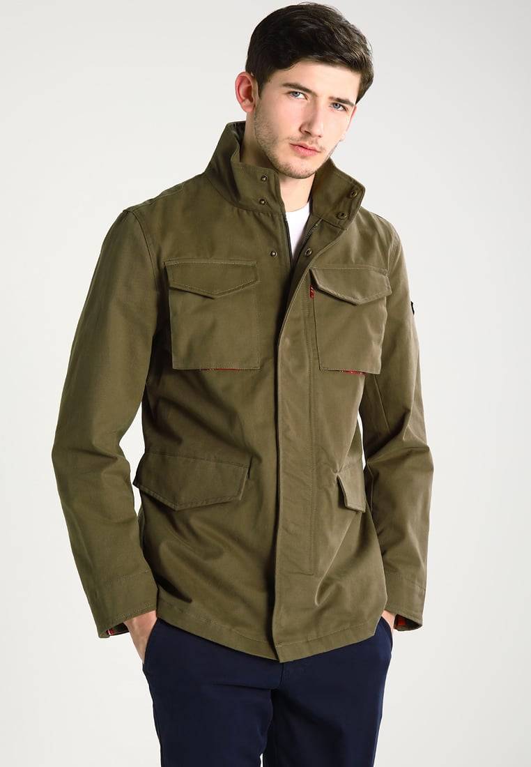 Как выбрать удобную, стильную и качественную куртку для сноуборда?