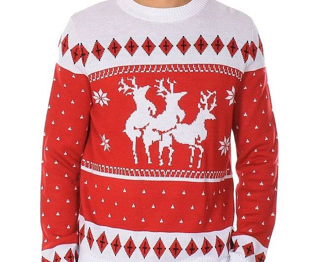 Свитер с оленями: модные образы в день рождественского свитера
