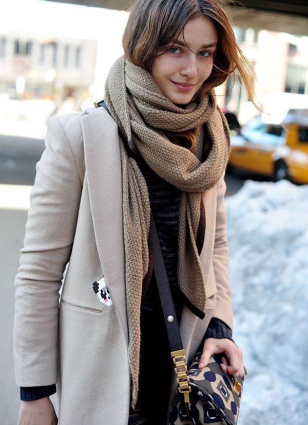 Как завязать шарф на пальто: стильные образы, идеи, фото пошагово