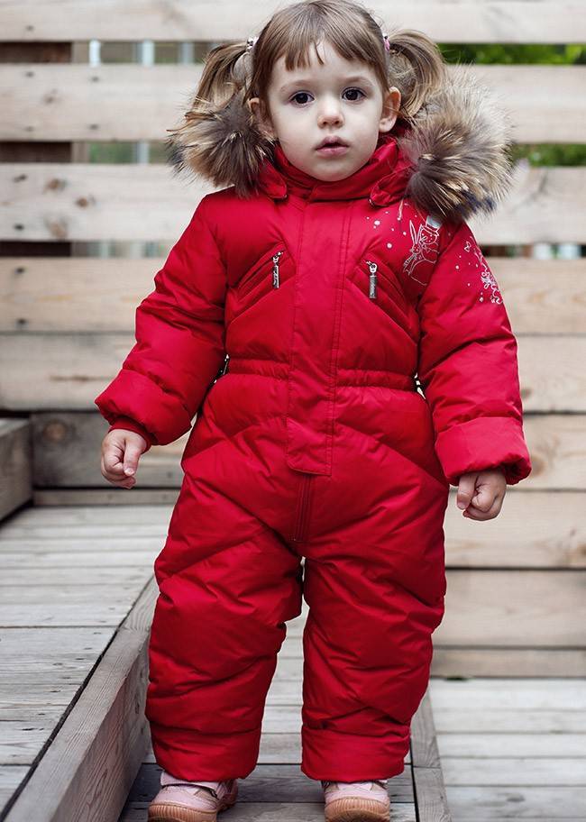 Детские зимние комбинезоны 2022: фото модных комбинезонов для девочек (трнасформеров и слитных)