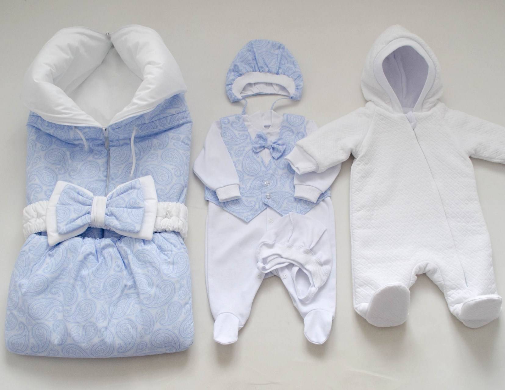 Выбор и подготовка одежды для новорожденных на выписку из роддома