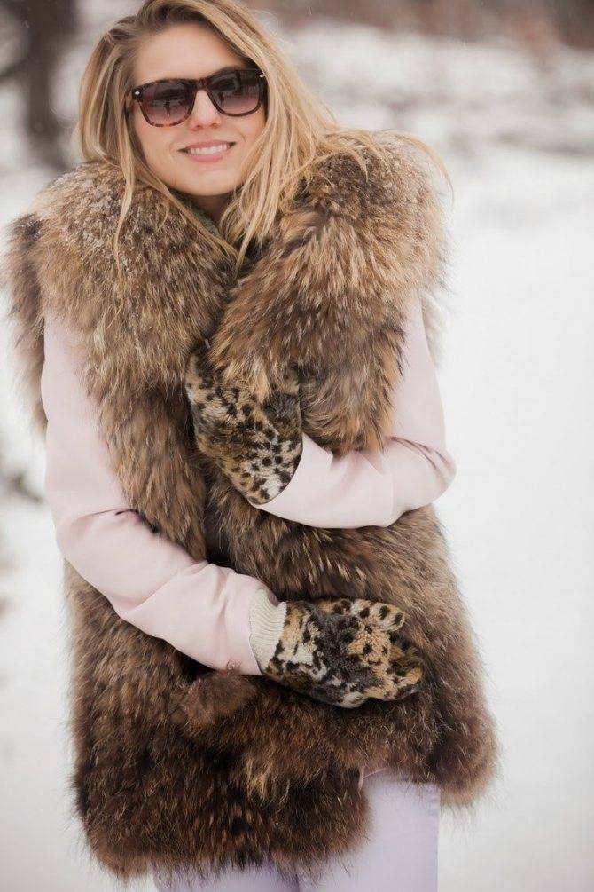 Как носить меховой жилет и с чем? осенью и зимой в россии. примеры с песцом и другим мехом