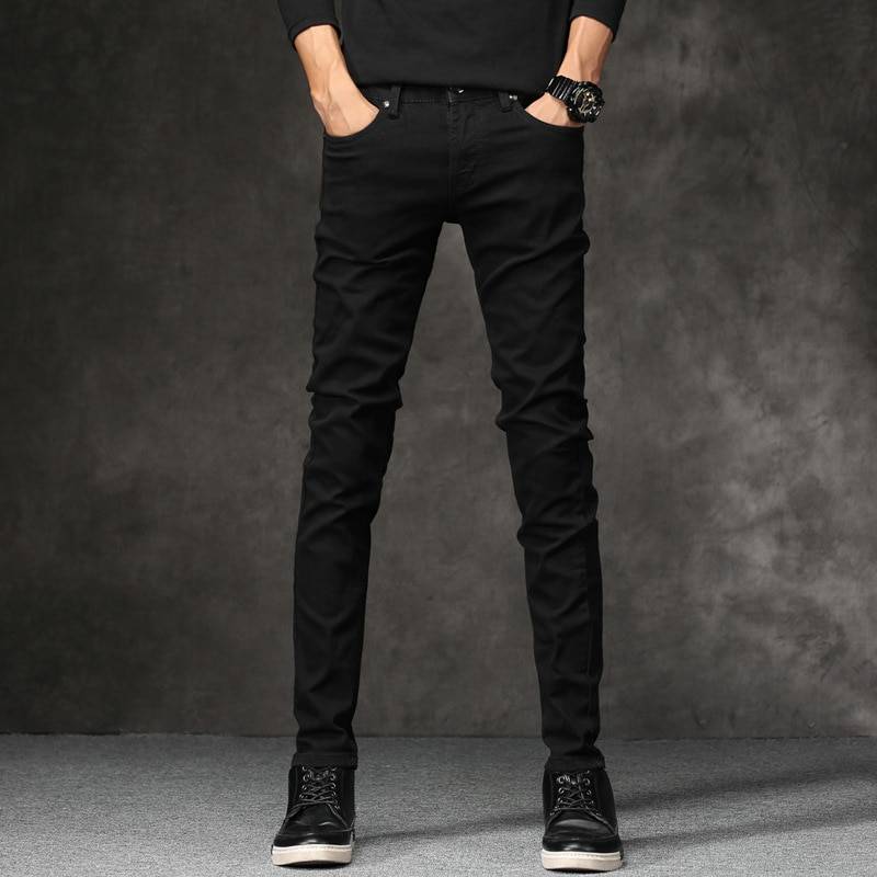 С чем можно сочетать черные мужские джинсы?