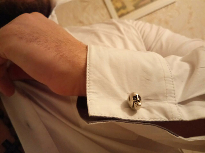 Как носить запонки — варианты крепления на обычную рубашку