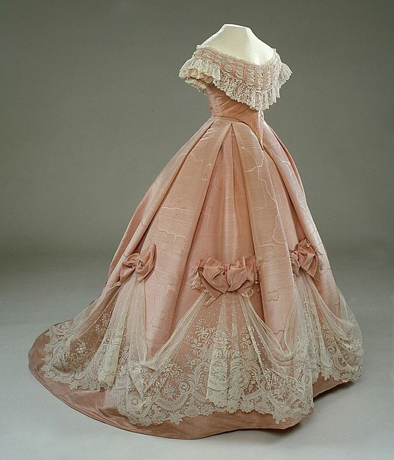 Бальное платье 19 века викторианской эпохи