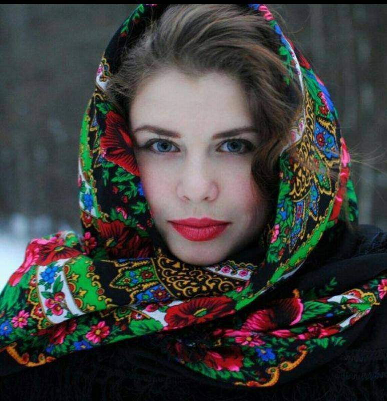 Эвелина хромченко: «пожалуйста, не носите платки с принтами в форме собачьих ошейников!»
