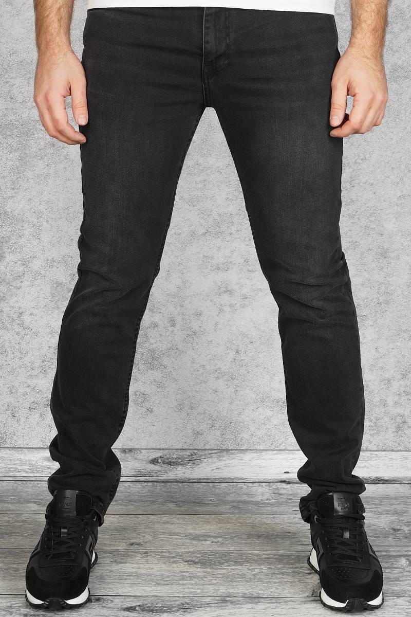 Как носить черные мужские джинсы